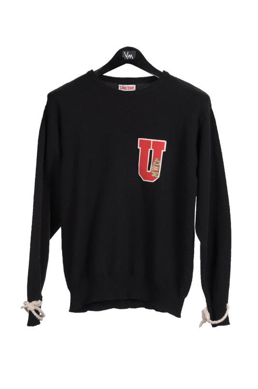 Letter Sweater “U” deep black & red