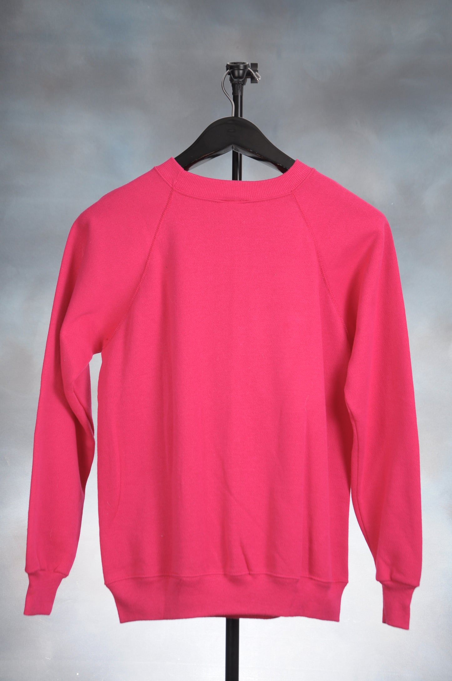 Letter Sweater "V" hot pink & red